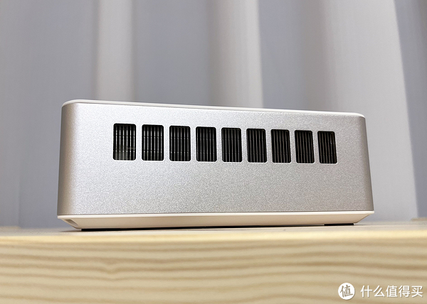 4K显示器的好搭档，迷你办公机的新选择，实测MINISFORUM TH50准系统长时间运行不发烫不发热！休闲区蓝鸢梦想 - Www.slyday.coM