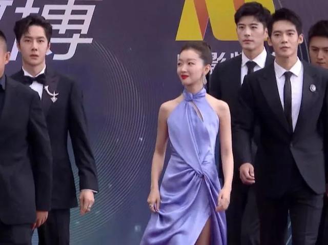 电影之夜红毯生图：刘亦菲高定裙显胖，李冰冰状态佳，王一博帅气休闲区蓝鸢梦想 - Www.slyday.coM