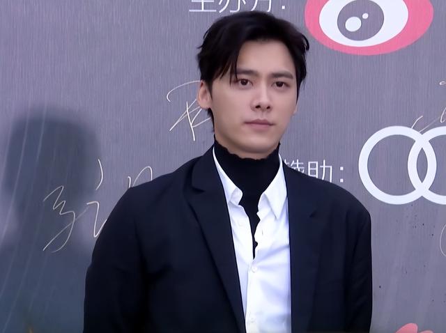 电影之夜红毯生图：刘亦菲高定裙显胖，李冰冰状态佳，王一博帅气休闲区蓝鸢梦想 - Www.slyday.coM