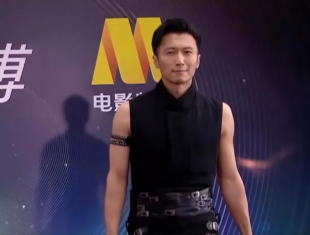 电影之夜红毯生图：刘亦菲高定裙显胖，李冰冰状态佳，王一博帅气休闲区蓝鸢梦想 - Www.slyday.coM