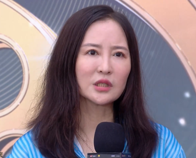 电影之夜红毯生图：刘亦菲高定裙显胖，李冰冰状态佳，王一博帅气休闲区蓝鸢梦想 - Www.slyday.coM