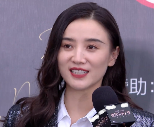 电影之夜红毯生图：刘亦菲高定裙显胖，李冰冰状态佳，王一博帅气休闲区蓝鸢梦想 - Www.slyday.coM