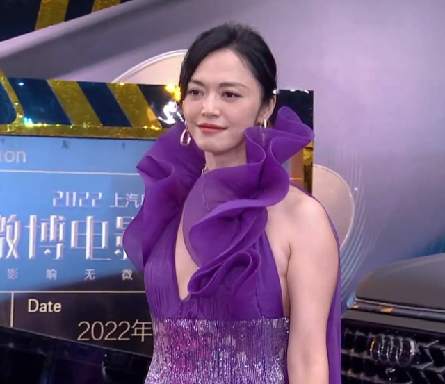 电影之夜红毯生图：刘亦菲高定裙显胖，李冰冰状态佳，王一博帅气休闲区蓝鸢梦想 - Www.slyday.coM