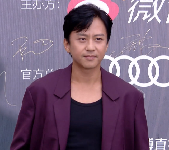 电影之夜红毯生图：刘亦菲高定裙显胖，李冰冰状态佳，王一博帅气休闲区蓝鸢梦想 - Www.slyday.coM