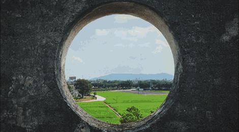 “城市越来越大，家却越来越小”，B站9.8分封神之作，拍下正在消失的老房子，看完破防！