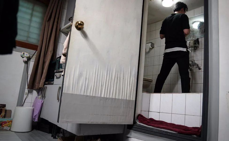 首尔暴雨一家三口住地下室遇难！30万住地下室的韩国人，是一幕幕现实版的"寄生虫"...休闲区蓝鸢梦想 - Www.slyday.coM