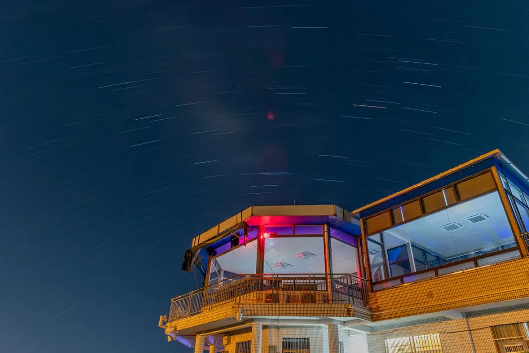 现场视频！南部战区战机深夜空战对抗训练休闲区蓝鸢梦想 - Www.slyday.coM