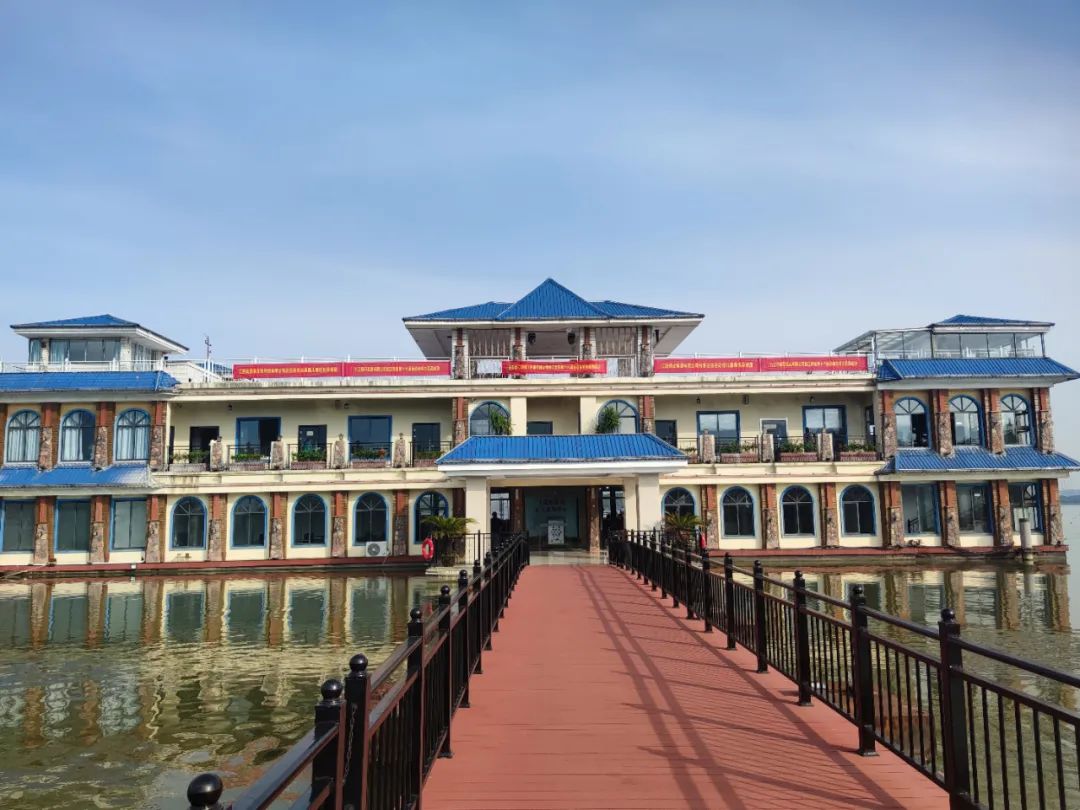 杨佳丽从皮划艇运动员退役后,第一次作为南昌队教练的她带领运动员们