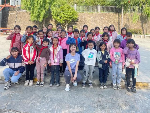 村头板凳会⑨｜这个暑假，我在村里当“班长”休闲区蓝鸢梦想 - Www.slyday.coM