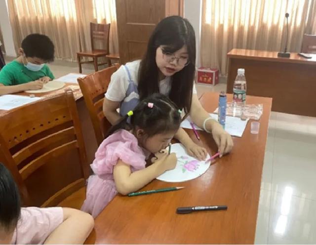 村头板凳会⑨｜这个暑假，我在村里当“班长”休闲区蓝鸢梦想 - Www.slyday.coM