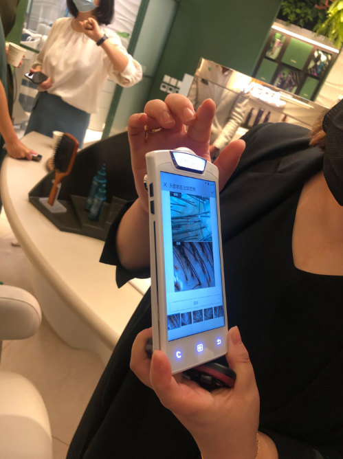 一位顾客的毛发分析图。澎湃新闻记者 邹娟 图