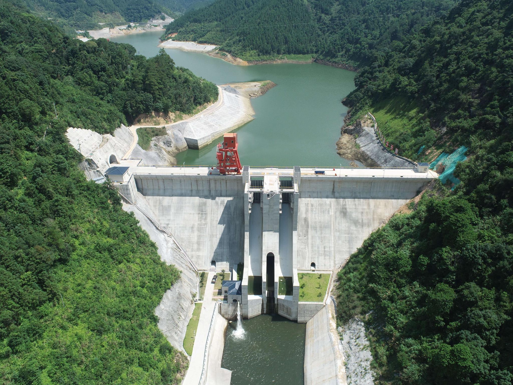 图片来源:国务院国资委网站8月11日,福建永泰抽水蓄能电站首台机组
