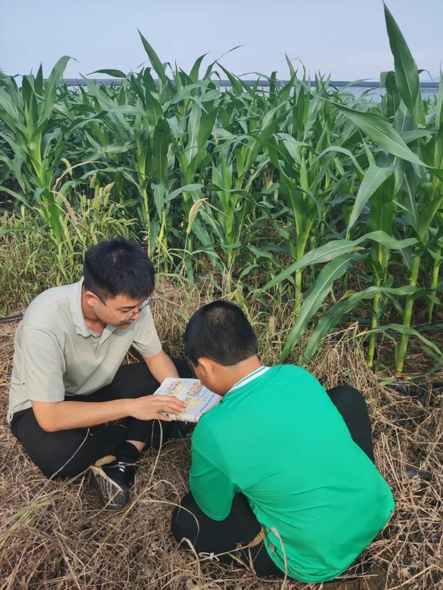 村头板凳会⑨｜这个暑假，我在村里当“班长”休闲区蓝鸢梦想 - Www.slyday.coM