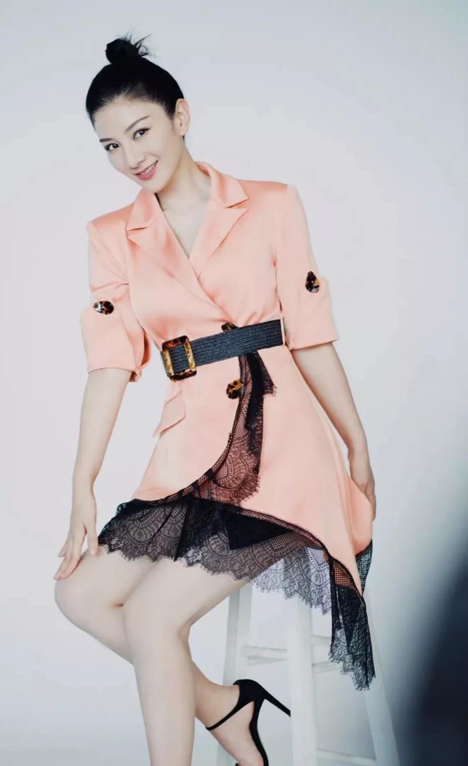 明星俏佳人:性感少妇黄奕,离开黄毅清活出自我|俏佳人|黄毅清|黄奕