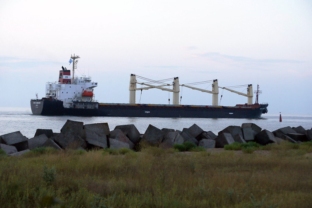 外媒：21艘运粮船从乌离港 载56万吨粮食和油料作物