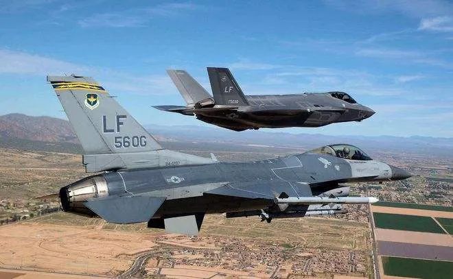 谁才是歼20的最佳“搭档”？休闲区蓝鸢梦想 - Www.slyday.coM