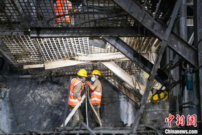 穿越九万大山 贵南高铁全线所有隧道全部贯通