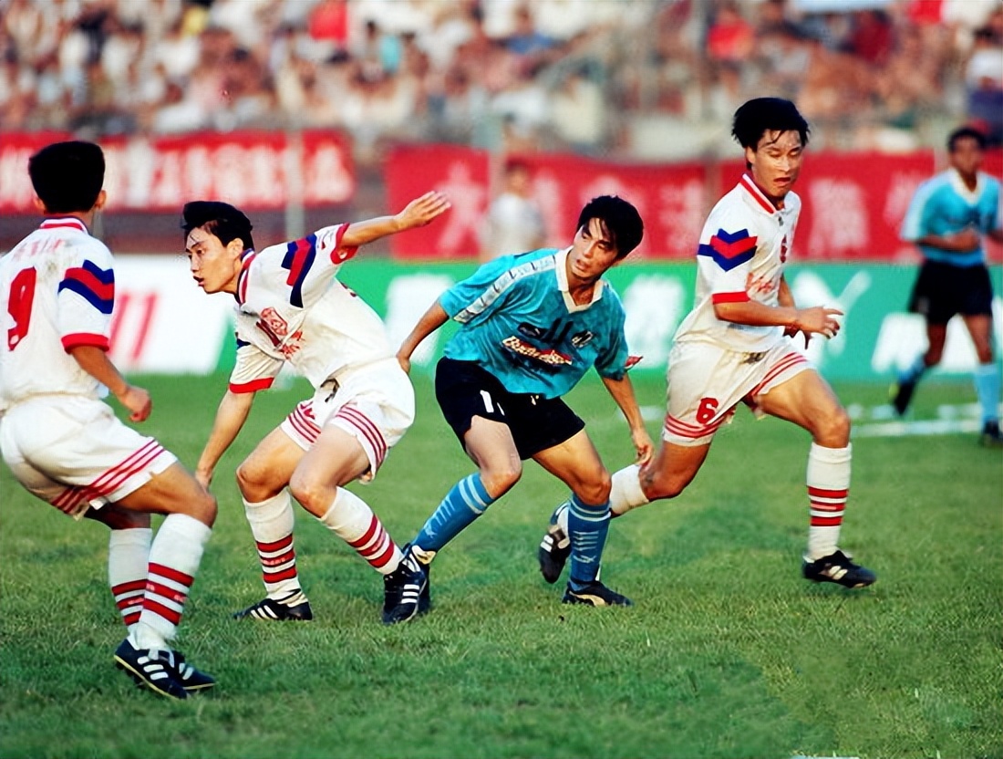 大连足球史上今天:1996年大连万达4-1山东,职业化后战老乡6连胜