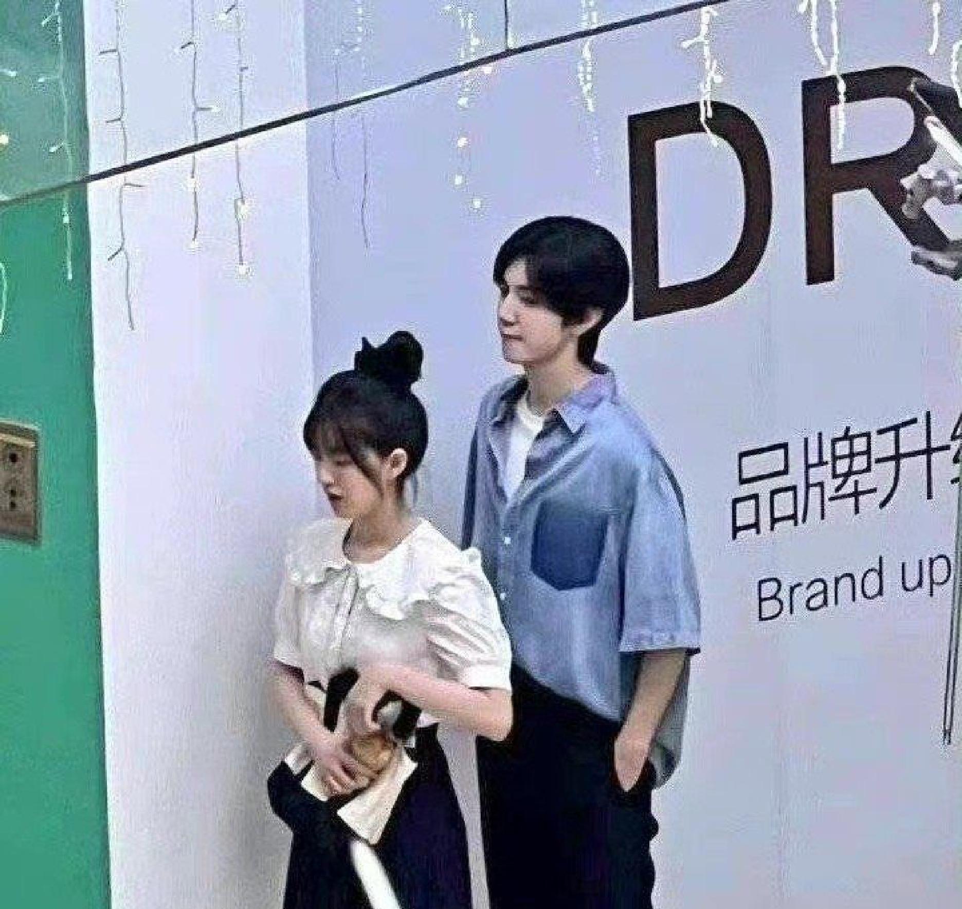 《偷偷藏不住》流出,赵露思陈哲远露面,网友热议休闲区蓝鸢梦想 - Www.slyday.coM 《偷偷藏不住》流出,赵露思陈哲远露面,网友热议休闲区蓝鸢梦想 - Www.slyday.coM