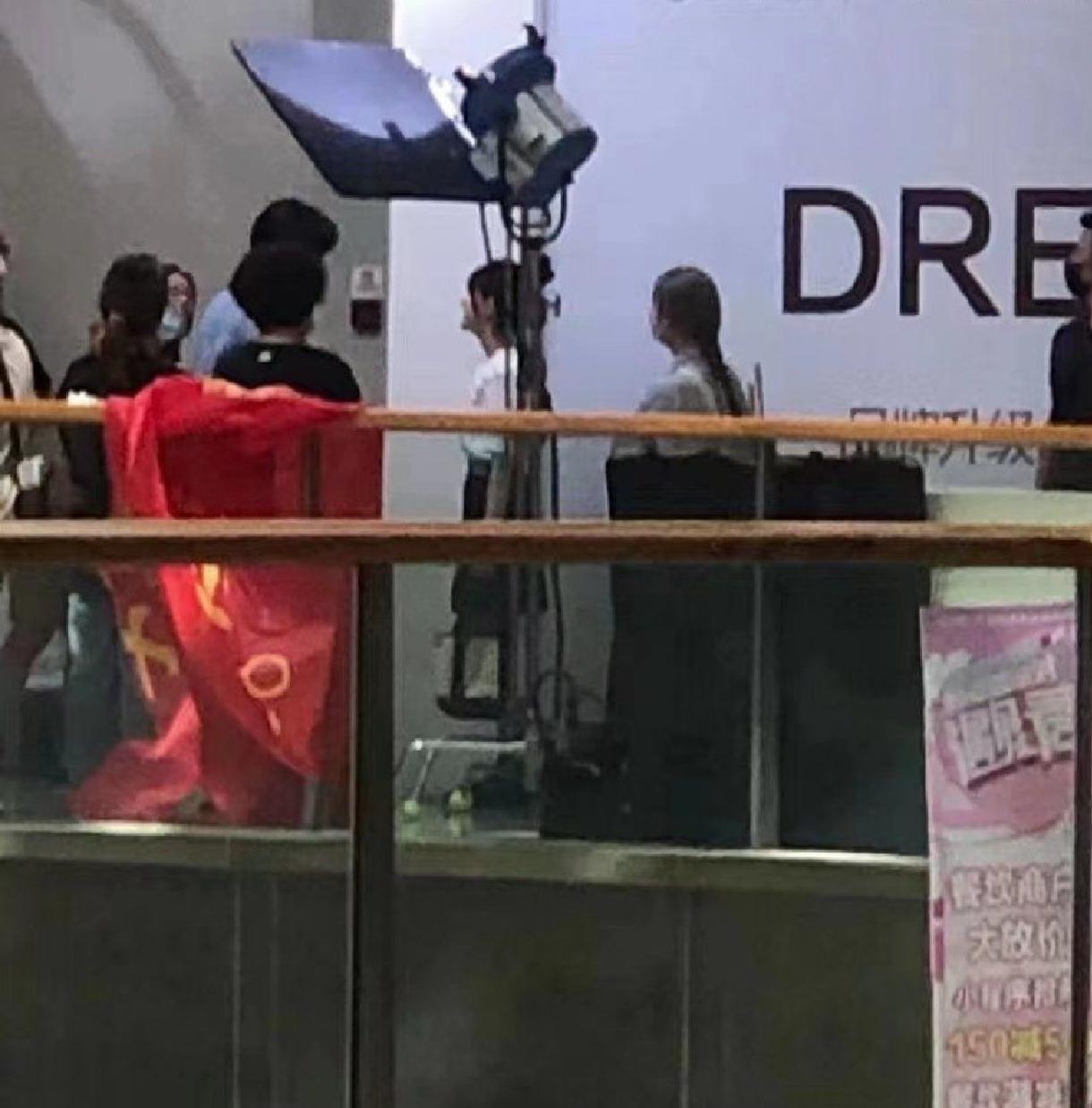 《偷偷藏不住》流出,赵露思陈哲远露面,网友热议休闲区蓝鸢梦想 - Www.slyday.coM 《偷偷藏不住》流出,赵露思陈哲远露面,网友热议休闲区蓝鸢梦想 - Www.slyday.coM