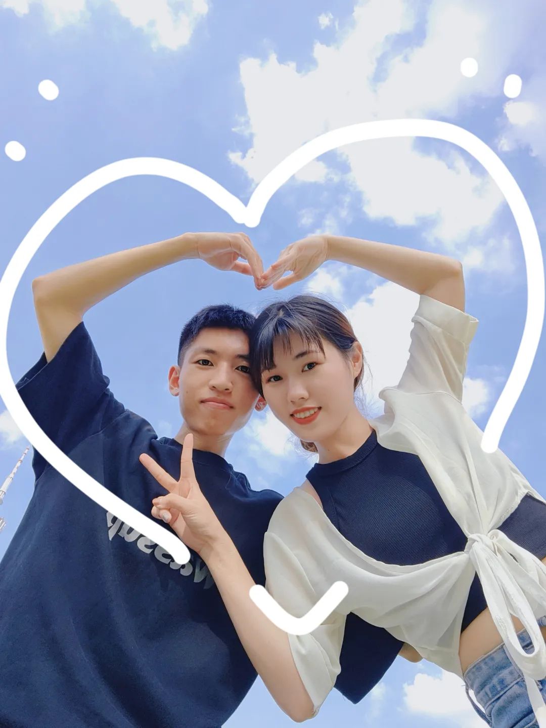 朋友圈情侣合照别再怼脸拍了,这样拍才有意思!__财经头条