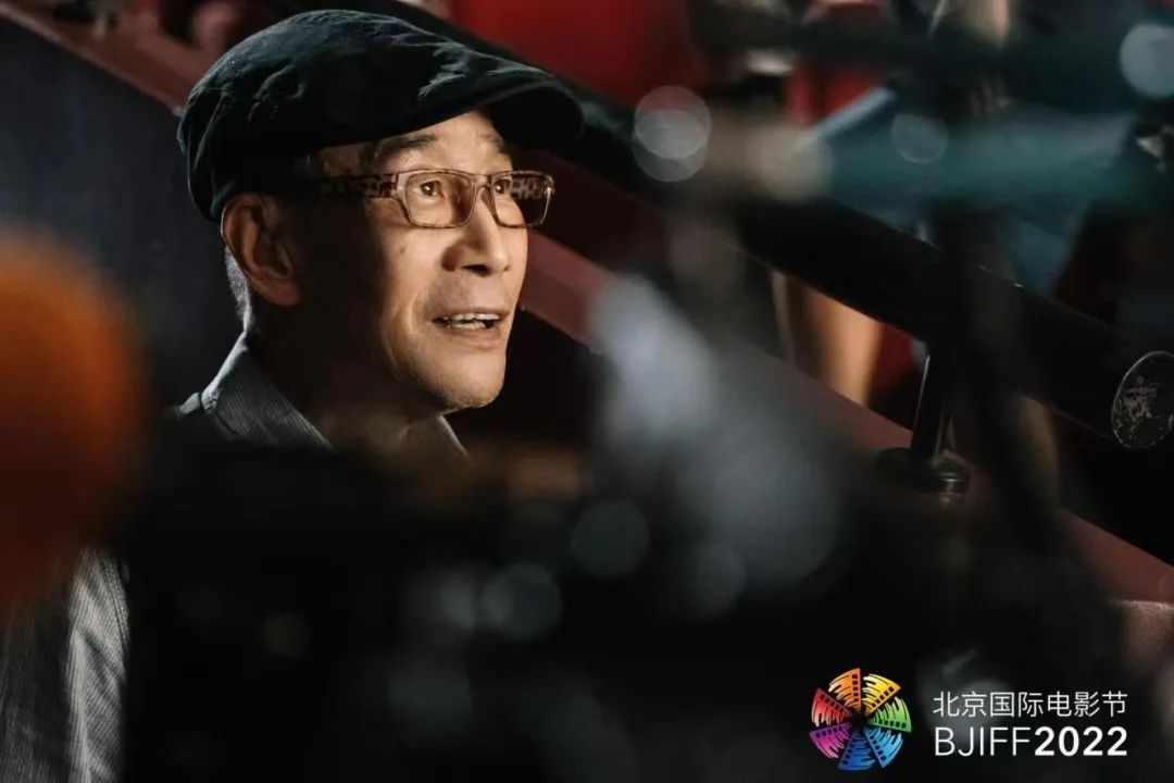 ▲北影节主宣片《开幕》中，李雪健饰演了一位老放映员。  主办方供图