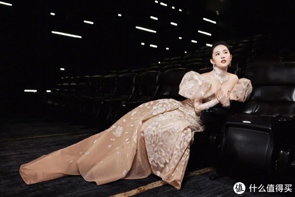 她才是真正的 顶级名媛 ！红毯生图艳压所有女明星休闲区蓝鸢梦想 - Www.slyday.coM