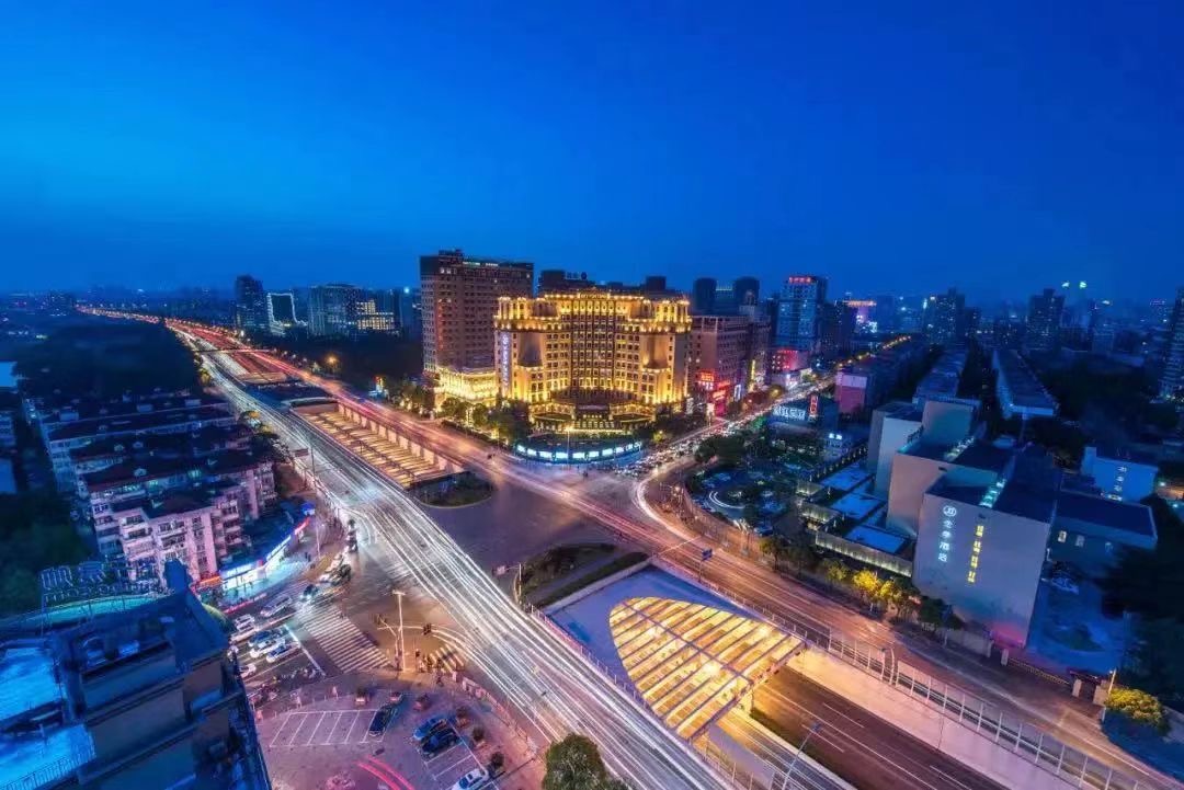 目前,虹桥镇有500多万平方米的楼宇,有13幢达到亿元级税收.