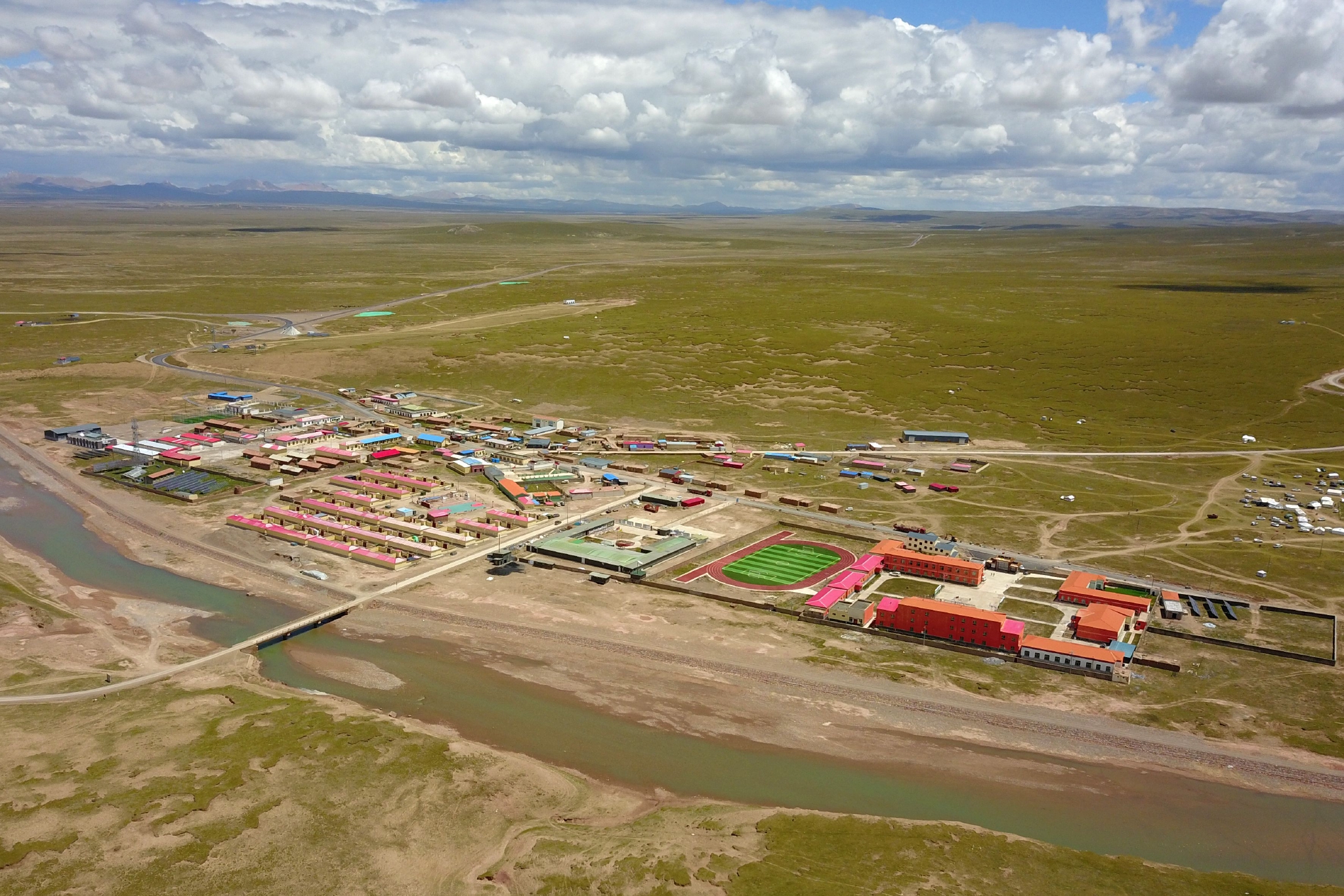 青海省玉树藏族自治州治多县索加乡,面积6万多平方公里,平均海拔4700