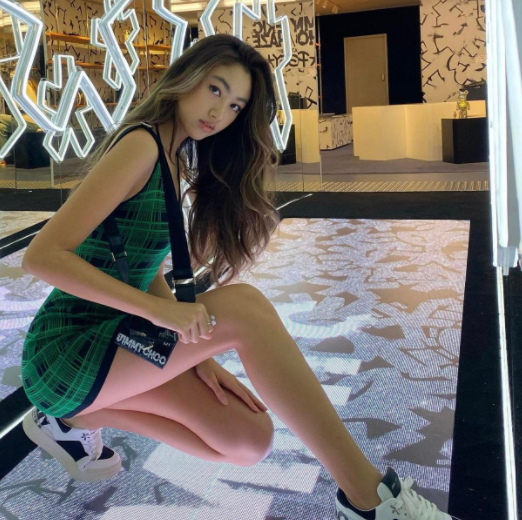 任达华女儿正式出道,身高一米八外形优越,曾在国外生活|任晴佳|任达华