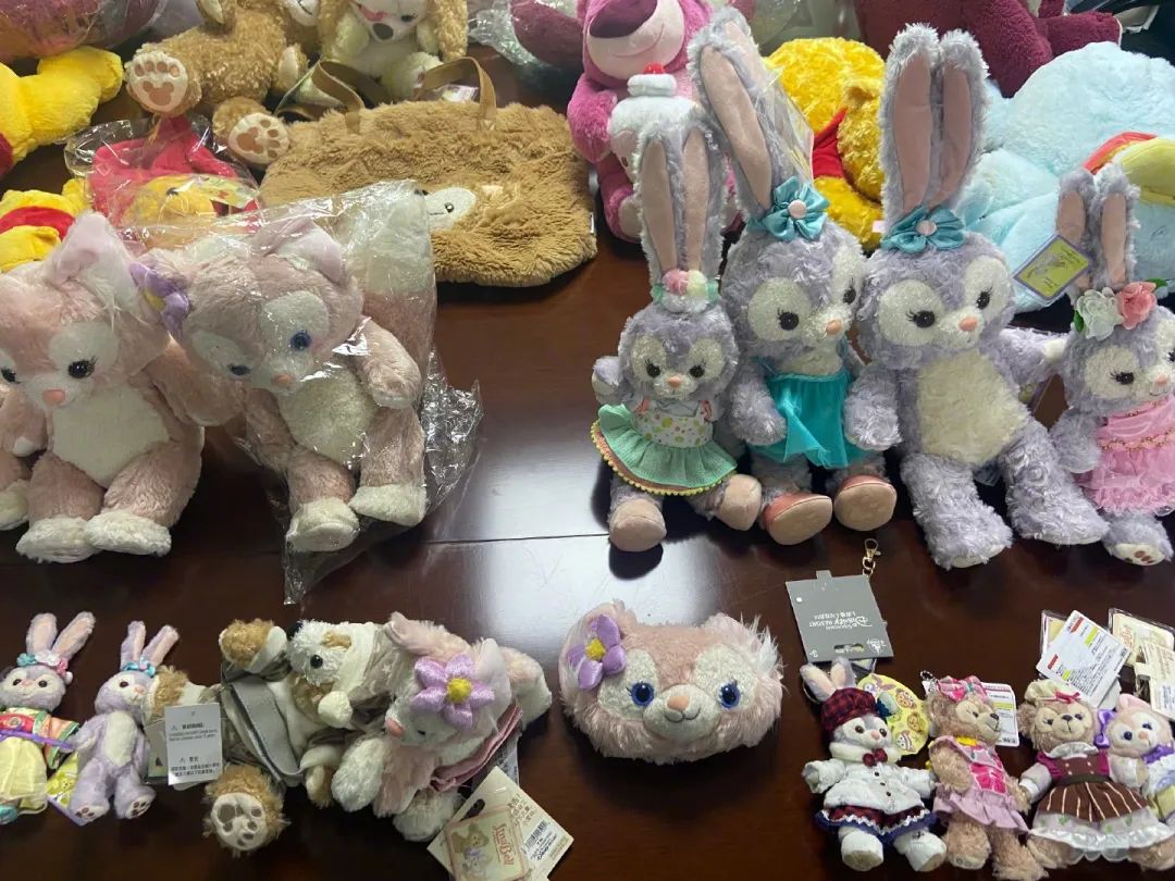 玲娜贝儿打2折？ 只要42元？上海民警冲入直播间抓走霸榜带货大V！休闲区蓝鸢梦想 - Www.slyday.coM