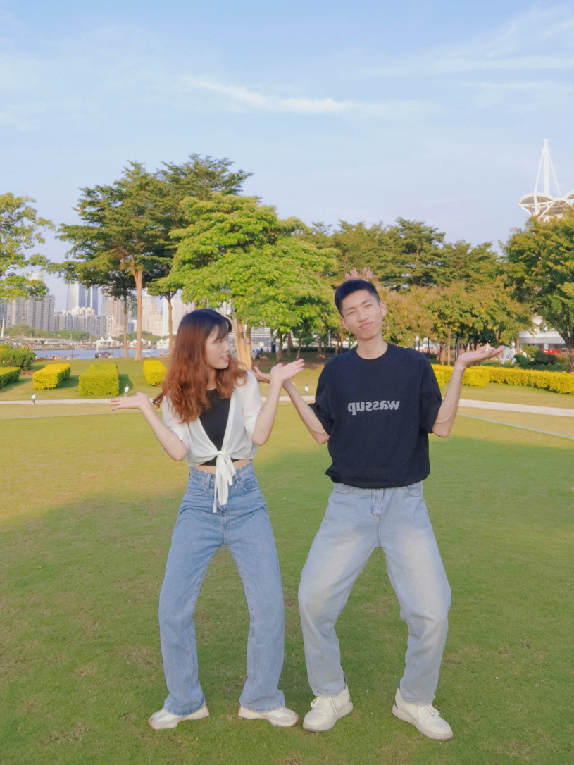 朋友圈情侣合照别再怼脸拍了,这样拍才有意思!__财经头条