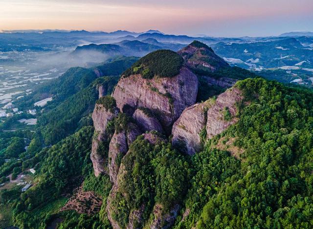 江西赣州:丹霞秀美晨雾绕 旖旎风光景如画|江西省_新浪财经_新浪网
