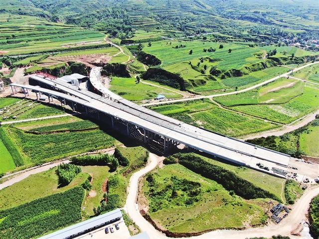 太原西北二环赤泥洼枢纽主线桥架设完成|太原市_新浪新闻