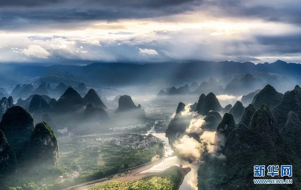 摄影师拍到桂林漓江绝美日出,画面震撼|桂林市|桂林山水|漓江_新浪