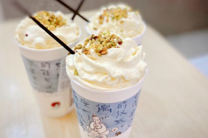 喝了能成仙？茶颜悦色南京首家门店开业：黄牛炒到200一杯！休闲区蓝鸢梦想 - Www.slyday.coM