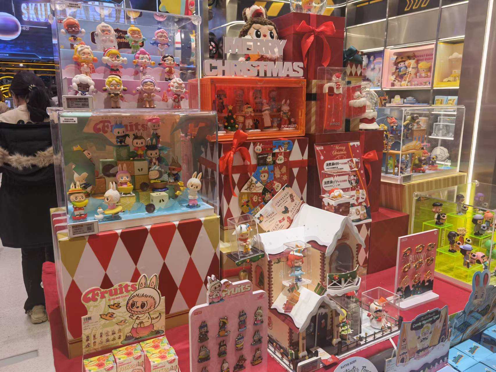 图为某盲盒品牌线下门店.人民网 申佳平摄