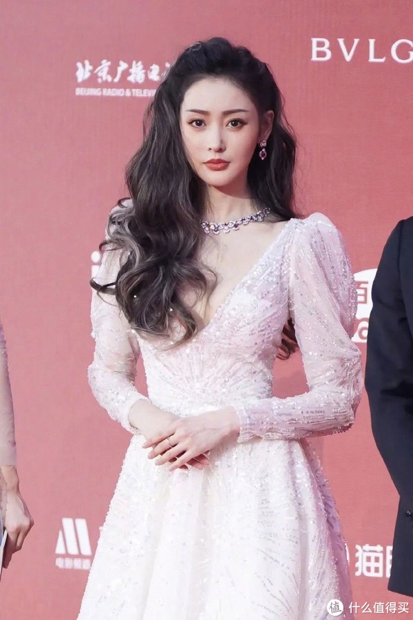 她才是真正的 顶级名媛 ！红毯生图艳压所有女明星休闲区蓝鸢梦想 - Www.slyday.coM