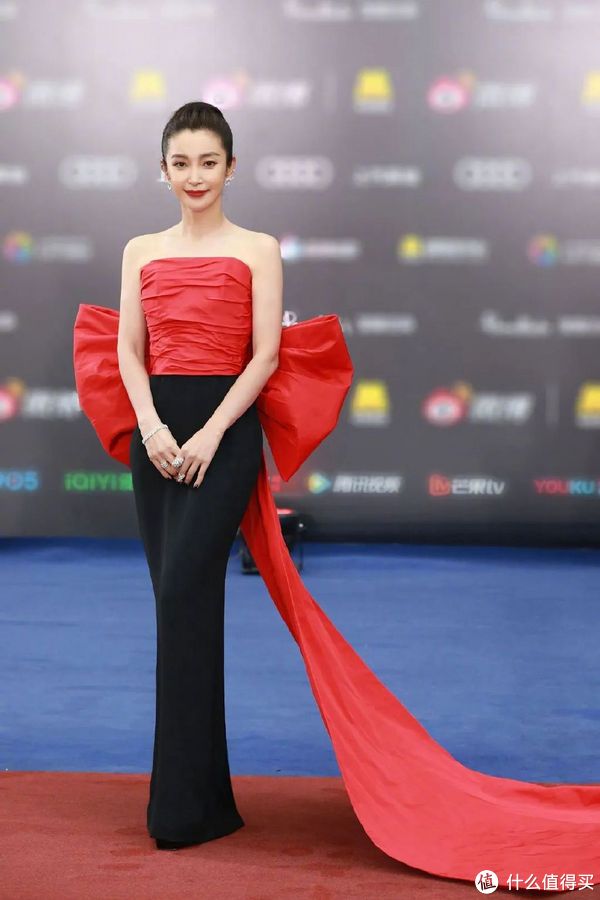 她才是真正的 顶级名媛 ！红毯生图艳压所有女明星休闲区蓝鸢梦想 - Www.slyday.coM
