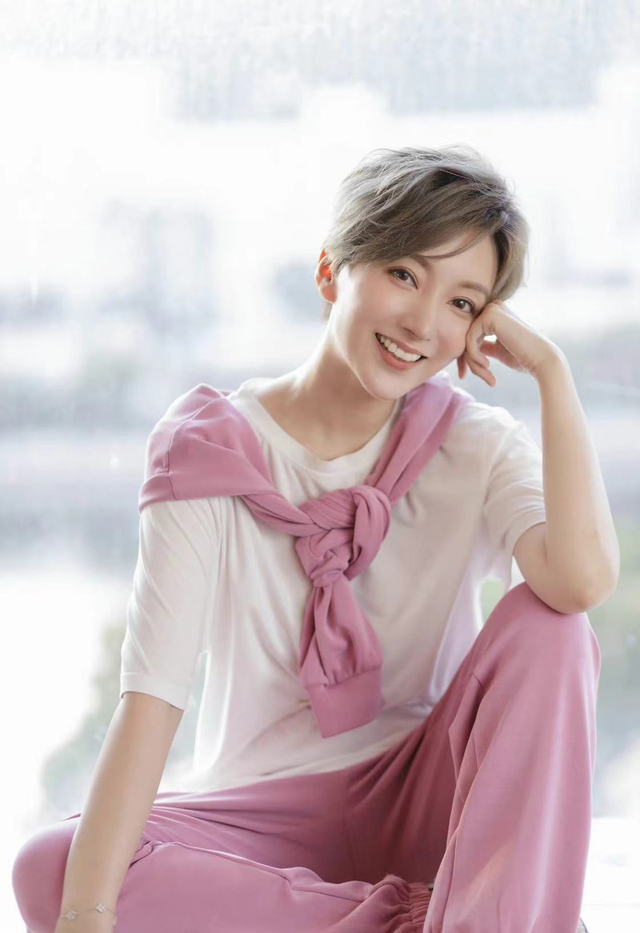 港姐李天纵被曝秘密生子宝宝五官立体似混血老公为内地名导