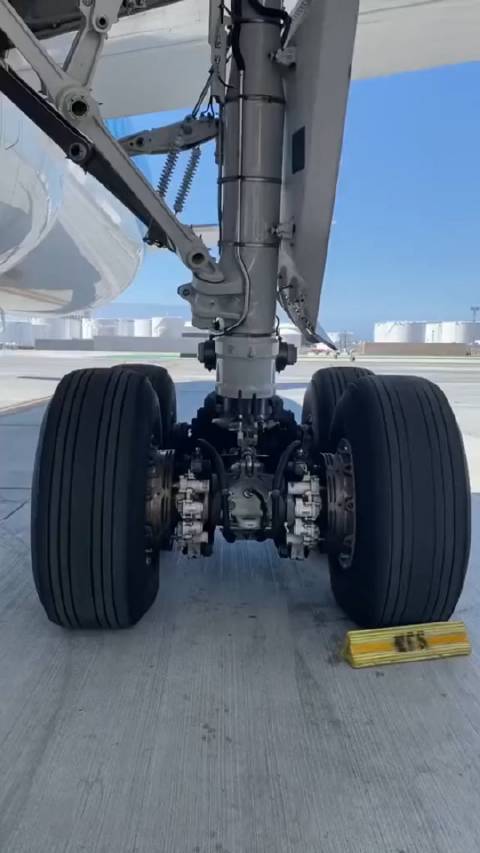 360度全景了解全新波音787起落架__财经头条