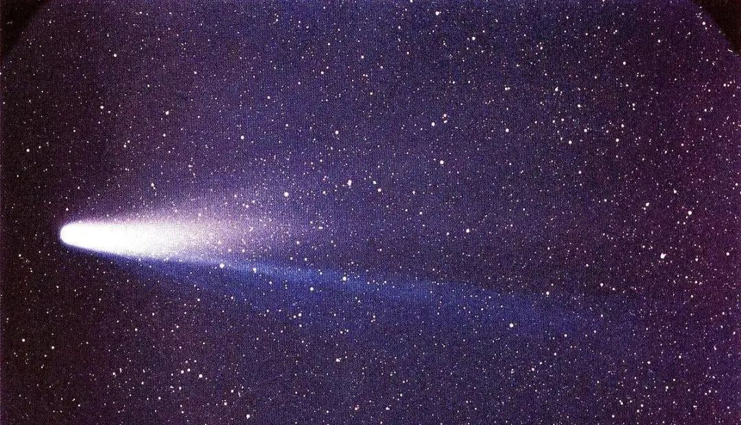 太空奇观!一颗彗星在接近太阳时出现两条尾巴,究竟怎么回事?|彗星|太阳系|太空_新浪新闻