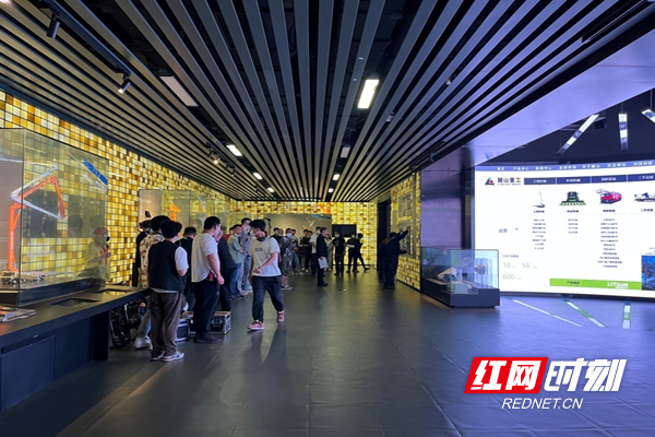 央视黄金档演绎重工豪情与担当 中联重科协拍《麓山之歌》8月19日晚开播休闲区蓝鸢梦想 - Www.slyday.coM