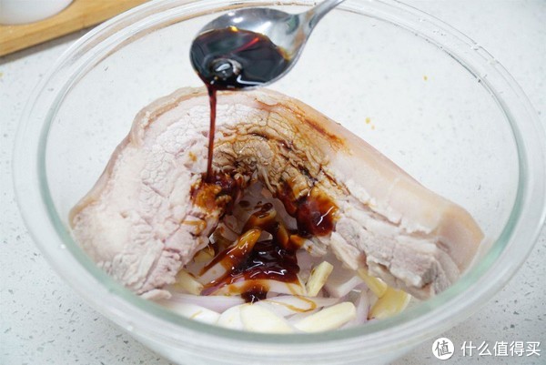 原来在家做“脆皮五花肉”这么简单，一煮一烤，焦香酥脆，真解馋休闲区蓝鸢梦想 - Www.slyday.coM