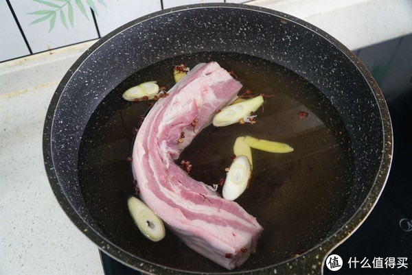 原来在家做“脆皮五花肉”这么简单，一煮一烤，焦香酥脆，真解馋休闲区蓝鸢梦想 - Www.slyday.coM