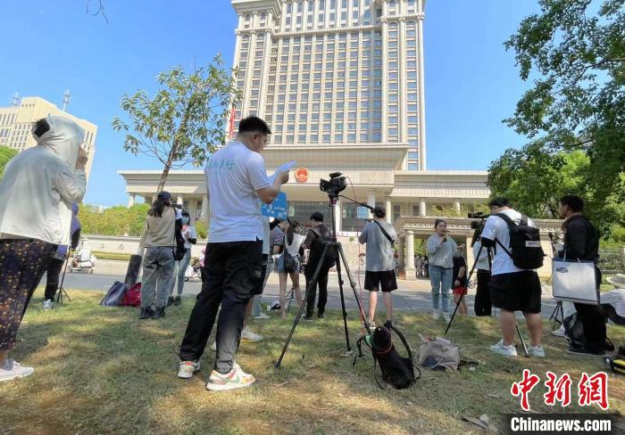 劳荣枝案二审次日庭审现场：检辩双方争议较大 劳荣枝自称“受害人”休闲区蓝鸢梦想 - Www.slyday.coM