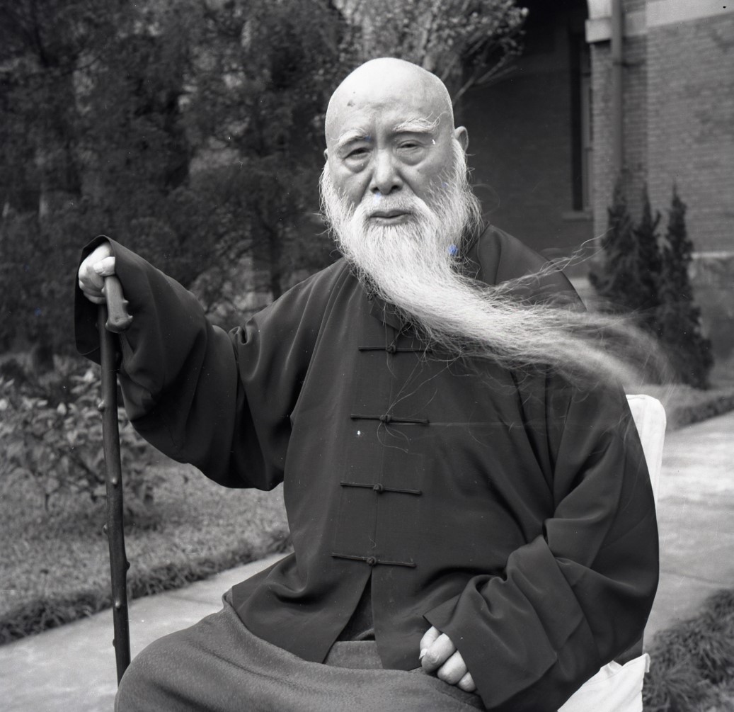 中说:在早期,郎静山也拍摄过写实性的摄影作品,而他的人物肖像《金陵