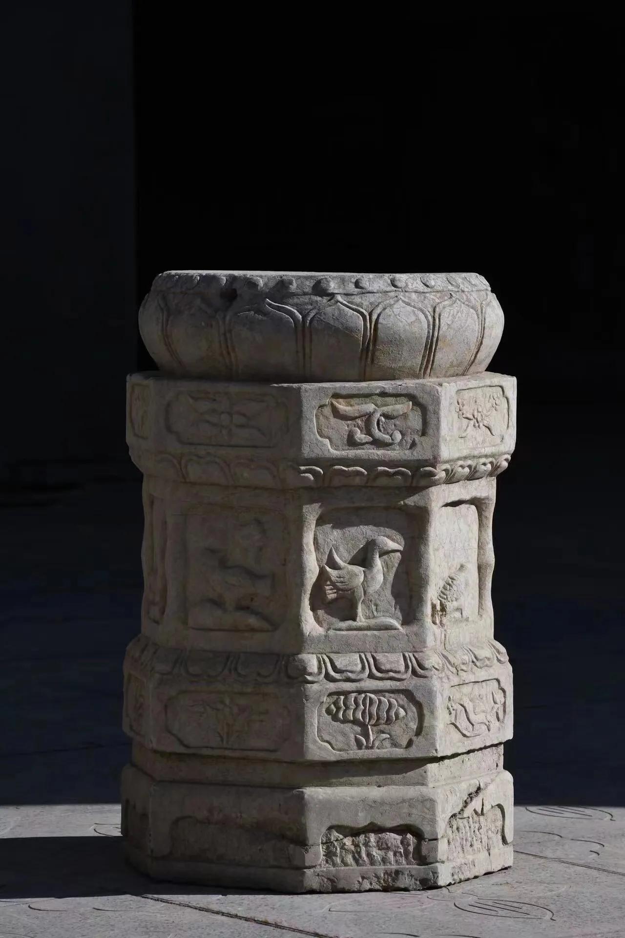 石几一对青石上托莲花座古朴磅礴大气