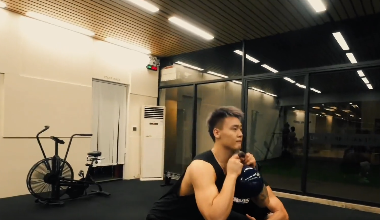 强化力量表情痛苦,手臂 脑袋全是汗,下家仍存疑|赵睿|特训|手臂_新浪