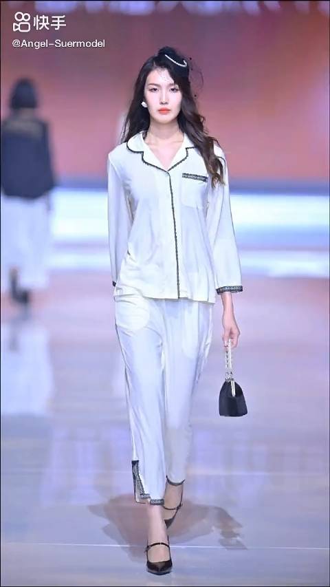 时尚家居服 李天舒